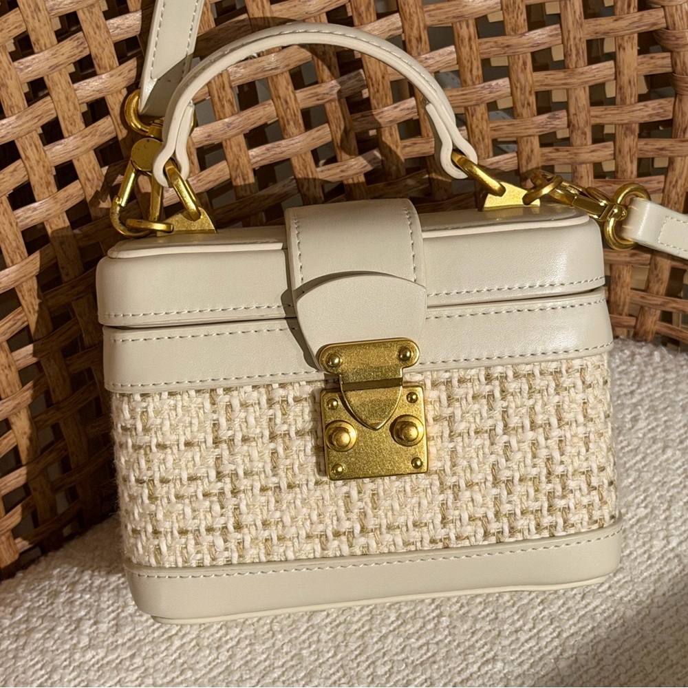 Elegant Cream Woven crossbody bag